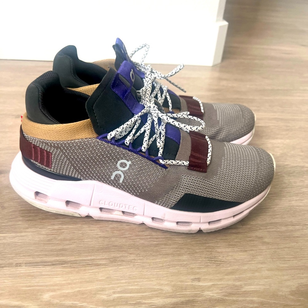 On cloudtec 7.5 multi colored sneakers. Worn 2-3 times